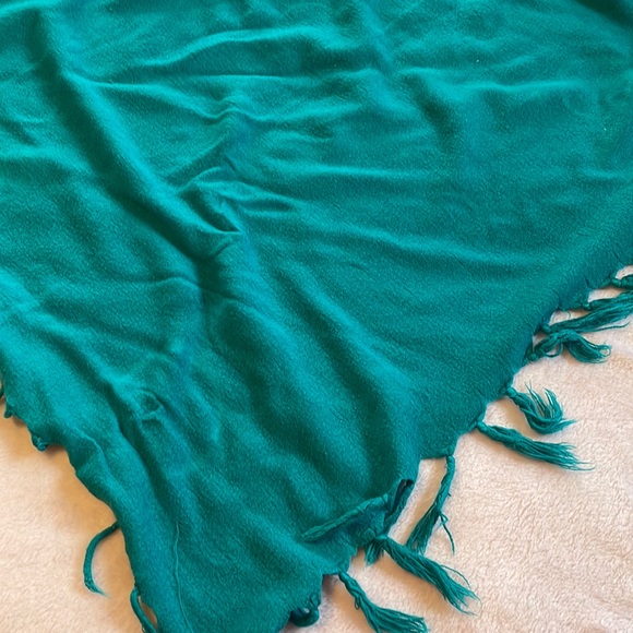 scarf with tassels - Picture 1 of 1